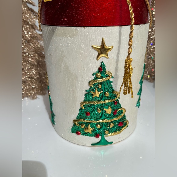 Embellished Gift Box wi Christmas Tree & Gold Metallic Cord
Large - Picture 2 of 10